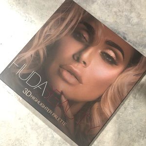 Huds Beauty pink sands highlight palette